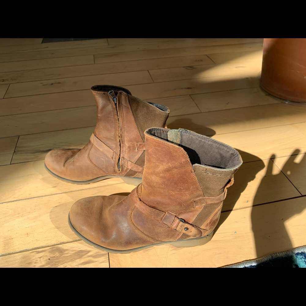 Teva size 7.5 leather boots.
